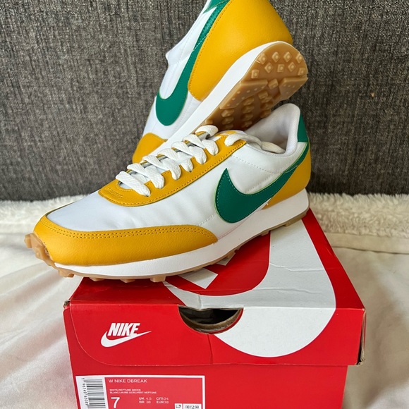 Size 7 - Nike Daybreak Yellow - DX3313-100 - Picture 2 of 6